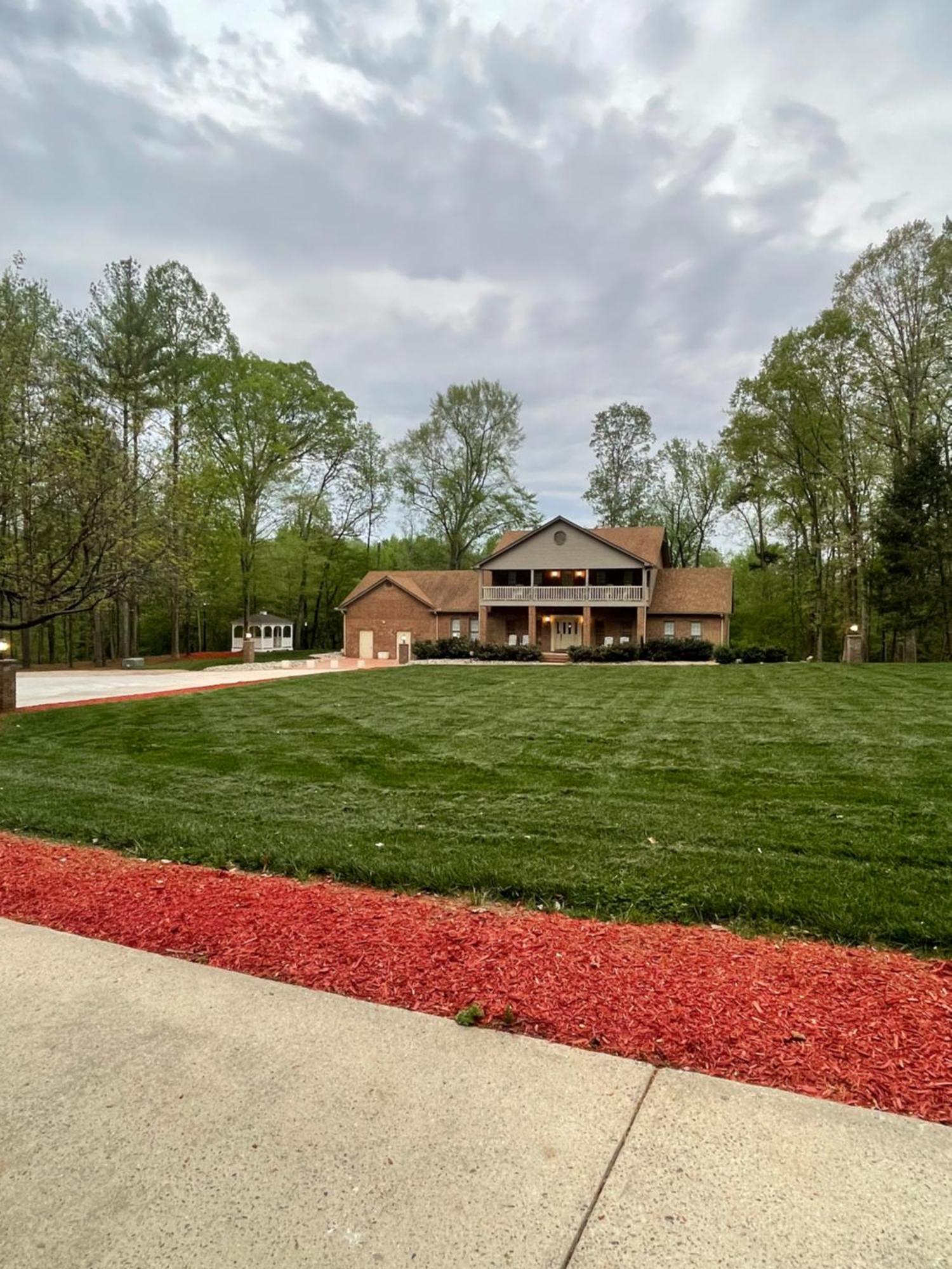Whisper Chateau Weddings Reunions Groups 75 Plus Greensboro Exterior photo