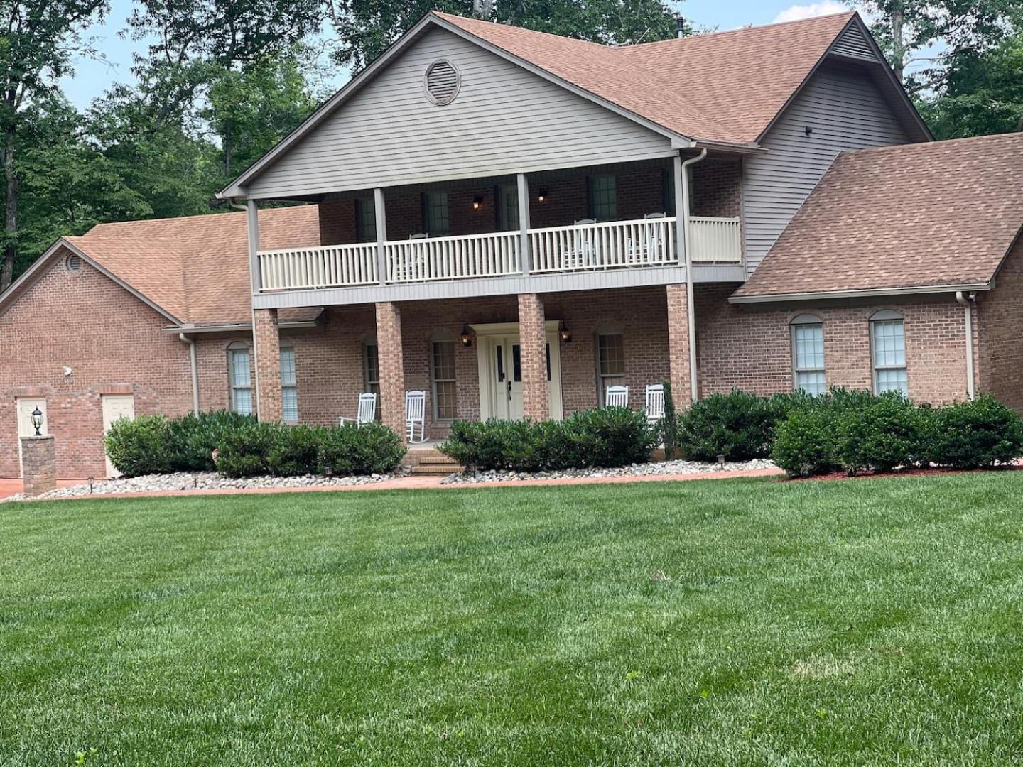 Whisper Chateau Weddings Reunions Groups 75 Plus Greensboro Exterior photo